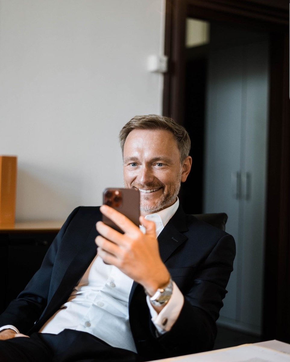 real_Bavarian's tweet photo. Wenn Du erleichtert feststellst, dass #Springer #Porschegate nicht ausschlachtet, weil Deine Frau bei dem Laden arbeitet.
#FDPrausausderRegierung
#lindnerruecktritt https://t.co/fSXhyupmVy