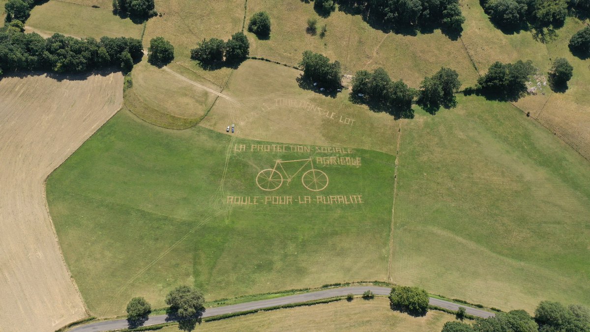 MpnMsa's tweet photo. La @MpnMsa vue du ciel... @LeTour, #TDF22 🚴
Les élus #MSAMPN du @Grand_Figeac et #Cauvaldor se préparent pour le contre la montre du #TourDeFrance_2022, à proximité du Château de Saignes (#lot).
🗓️2⃣3⃣/0⃣7⃣ https://t.co/qlMivqlybE