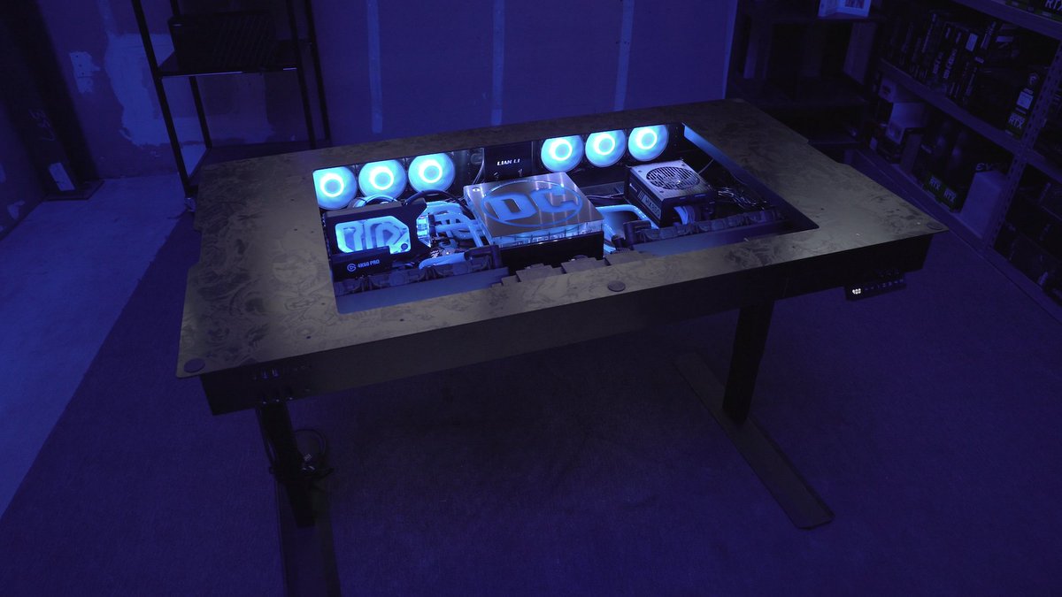 GlobalLianli's tweet photo. So many details in this DC themed DK-05 desk PC for the legendary Jim Lee https://t.co/mcL2NTREh7

#LIANLI #dk05 #dccomics #deskpc #pcmasterrace #customwatercooling #rtx3090ti #pcaddicts #pc #Computer #RGB #pcbuild #PCGamers #CustomPC #gamingrig  #Setups #techworld #gamingsetups https://t.co/q7dewASKIp