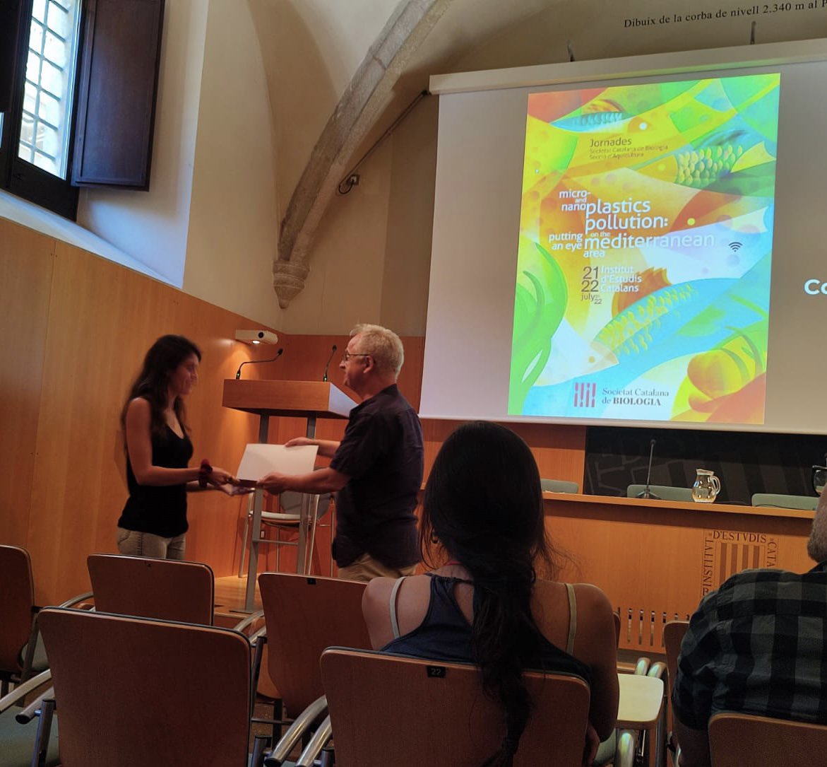 A_RuizHerrera's tweet photo. Congrats to #GalaPujol who won the prize to the best oral presentation!!!! @SCB_iec Well done!!! Very proud and lucky to work with such amazing team of women 💪💪💪 @IBB_UAB @UABBarcelona https://t.co/e0AKmaQ0Bk