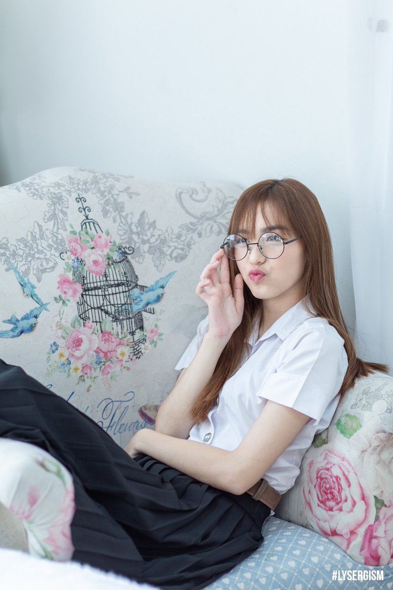 lysergism's tweet photo. เฟรชชี่จุฬา ในชุดนักศึกษา มธ 😅
@emmapanisara
#Emmapanisara #Emmayang #Emma #idol #university #Lysergism #uniform https://t.co/ETjSW8NQZ8
