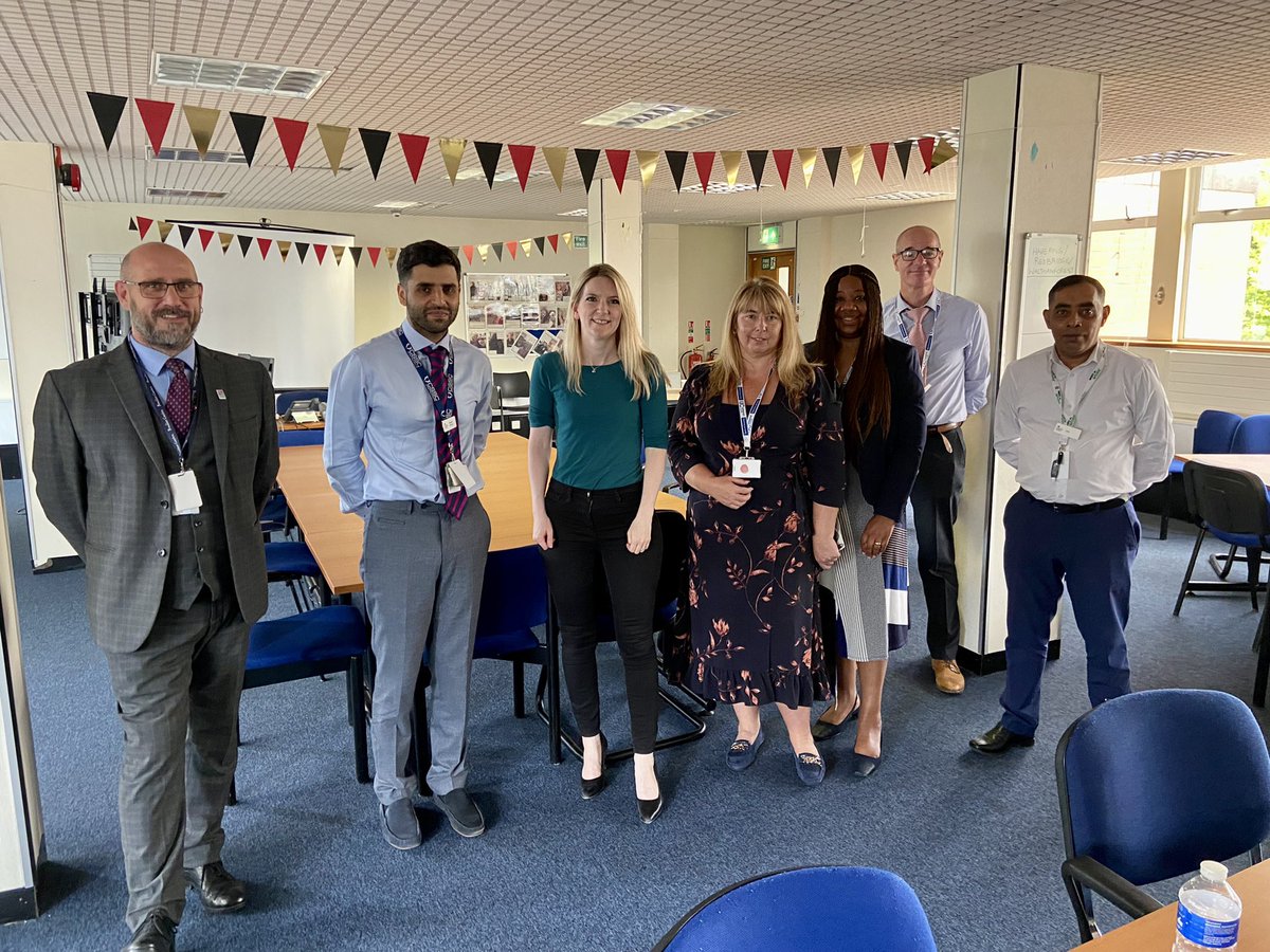 JuliaLopezMP's tweet photo. Such a pleasure to catch up with our superb @JCPinEastLondon team and hear about how they are getting people into great jobs, supporting with cost of living and giving advice to Ukrainian refugees on work. We’re planning together a summer Jobs Fair in Hornchurch - more info soon https://t.co/5oIermc1ng