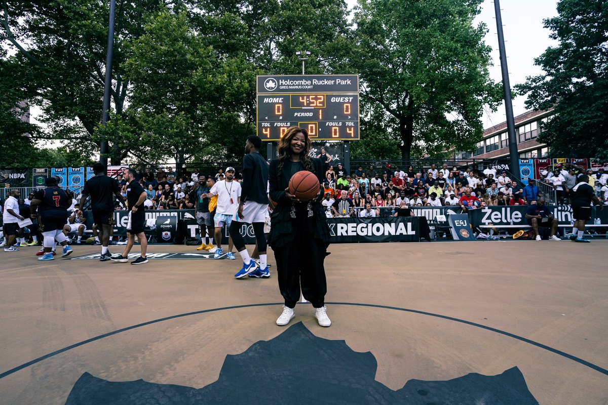 I had a fabulous night at the @thetournament championship game at Rucker Park! Such an honor to partner with TBT and give back to the NYC basketball community. Thank you for the warm welcome and good luck to the winners as they advance to Dayton for the next round!