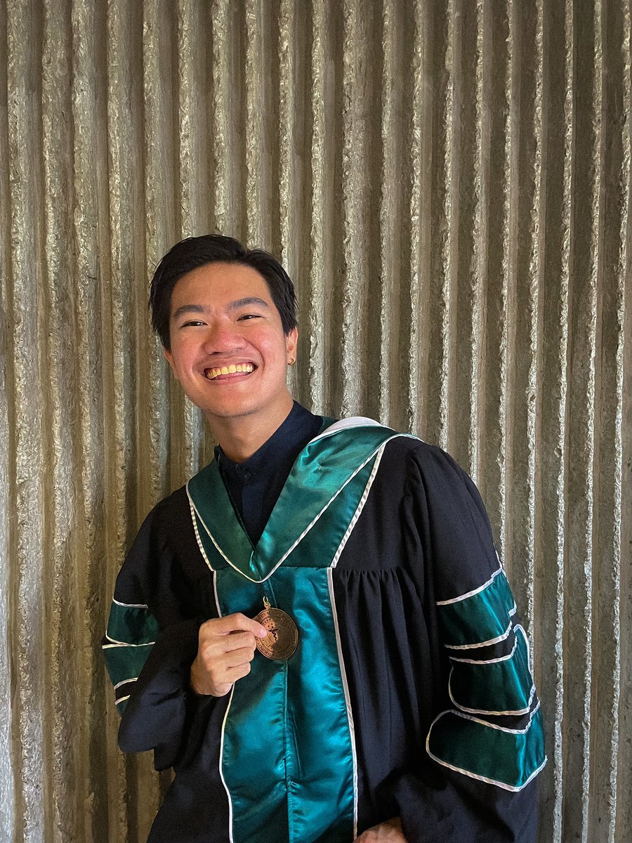 pepperwoods13's tweet photo. Officially a graduate✨🧑🏻‍🎓 we’re now one step closer 🩺 https://t.co/8wT08Ol1Pi