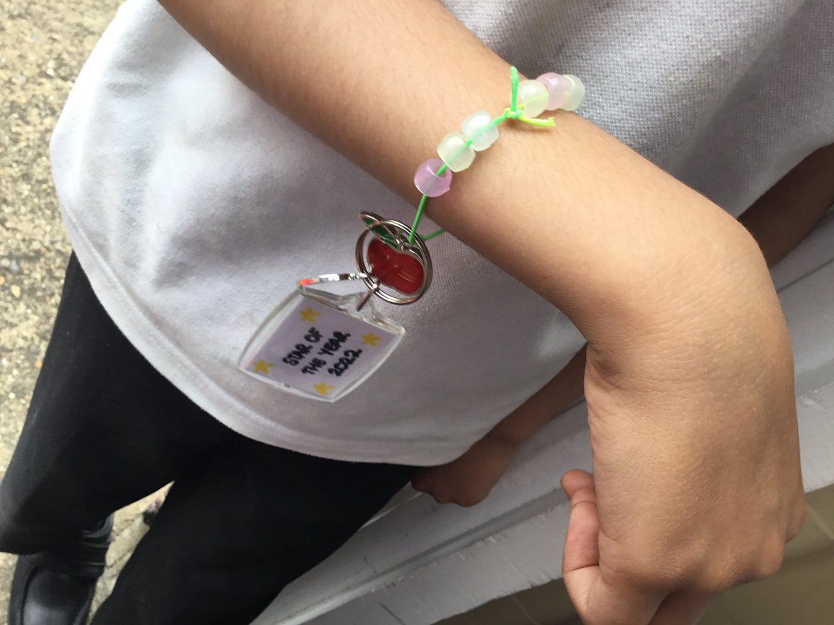 MissMAbraham's tweet photo. Enjoyed exploring what happened to our UV and glow in the dark beads in different light levels… #ScienceIsCentral https://t.co/ZejBPtgqRI