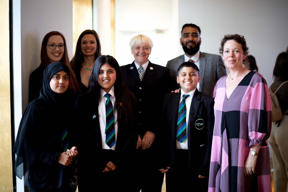 CarltonBolling's tweet photo. New pictures from the London Tender awards ceremony. A special mention for Angharad Turner-Fielder, Regional Lead for Tender West Yorkshire, who has been instrumental in the success of the Healthy Relationships Ambassador programme. And yes, that is Olivia Colman! #Ambition https://t.co/Qw6tyeKRAq
