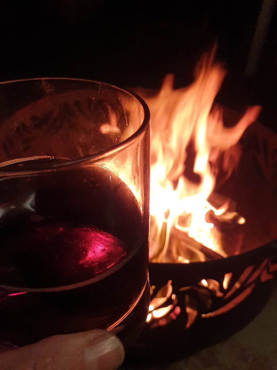 freopics_'s tweet photo. Ending the night by the fire with a scotch in hand. While my hubby is babbling how unimpressed he was with the game.
I am just ignoring him 🤣
I am now content and ready for next Friday night in retro colours.
#fridaynightthings #foreverfreo https://t.co/0zPNhV2uTq