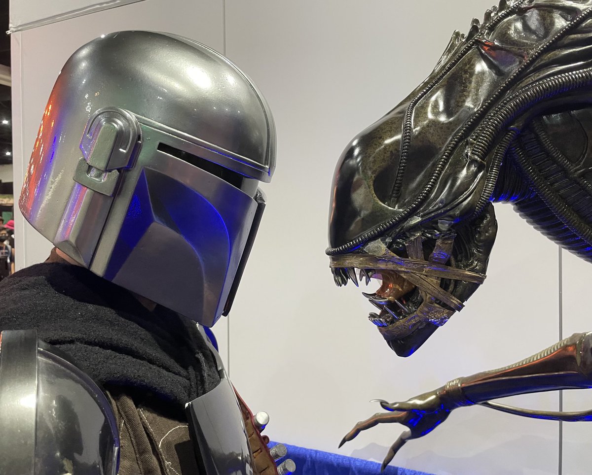 #Mandalorian #Xenomorph #Aliens #SDCC ⁦<a href="/hollywoodscifi/">Sci-Fi World Museum</a>⁩ Museum booth 4020    I can bring you warm or I can bring you in cold.
