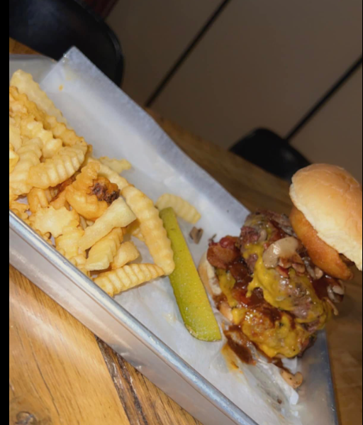 MorgMenus's tweet image. Shout-out to Wicked Water Saloon our newest Menu Guide family member!  Follow on Facebook: facebook.com/WickedWaterSal… -- Monday Wings, Taco Tuesdays, Wednesdays (hint: $10 gas card), Thursdays Name That Tune night...so. much. more.  Check it!  And the food?  "Wicked Double Burger"