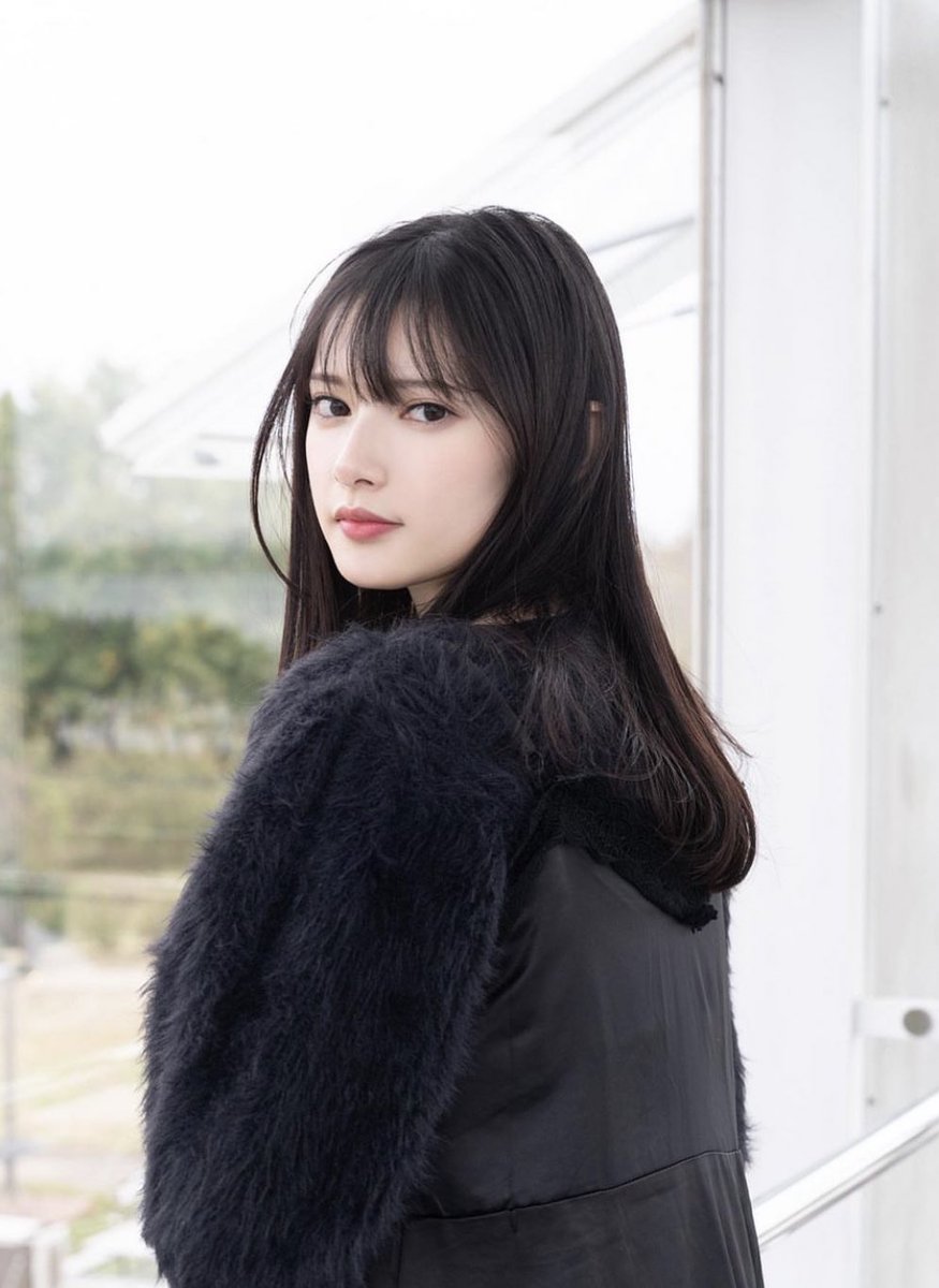 ono__azusa's tweet photo. モデルの青島心さん
雑誌VOCEでみつけた美女
お顔立ちが強いので色んなメイクできそうだしクールめにしたらEBONYとかも着こなせそう、前髪あげると透明感が爆発するのも好き
たくさん活躍してほしい https://t.co/TZskZ9PeoA