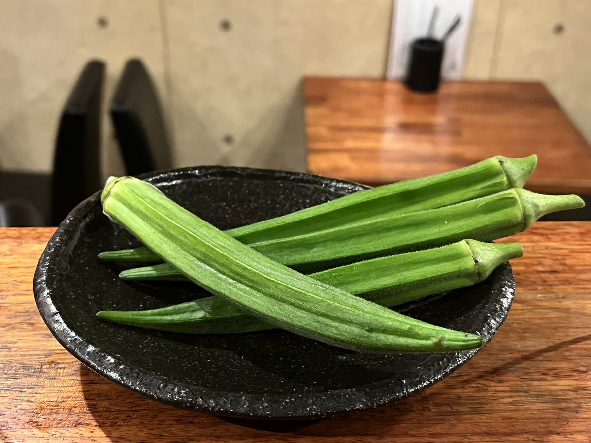 gomoooooko's tweet photo. ももたろう本日金曜日オープンしております🍑✨

すごく大きくて立派なオクラが入ったので
お通しでオクラ味噌でお出しします！
みそきゅう味噌きゅうみたいな感じでポリポリしてください！

今日も朝までお待ちしております♡

ももたろう 幡ヶ谷
渋谷区幡ヶ谷1-5-4大阪屋ビル1階
 #幡ヶ谷 #笹塚 https://t.co/V1KoSbJCEN