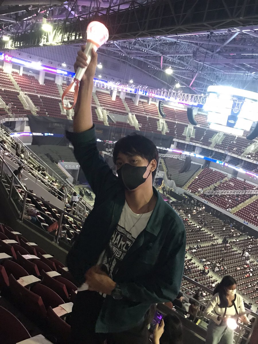 _bryxxX's tweet photo. Kala ko Happy Happy lang to. Pag labas ng Redvelvet hagulgul na sa pag iyakkk huhu 😭😭😭
#RedVelvetinManila #RedvelvetPH
#BeYouWithRedVelvet #TeamConcert https://t.co/8Xqh1vVcIr