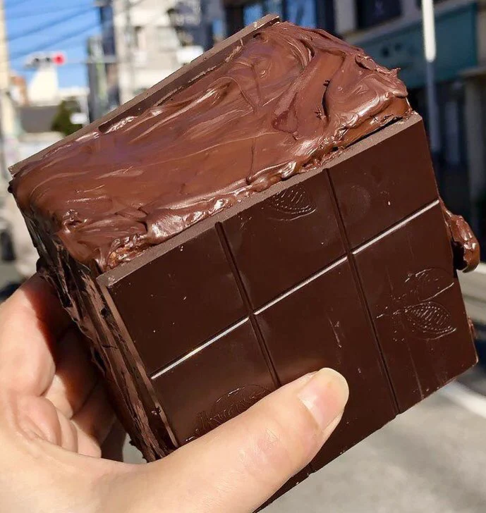 チョコの塊！？三軒茶屋「コーヒーandトースト」のチョコレートパンが衝撃的。