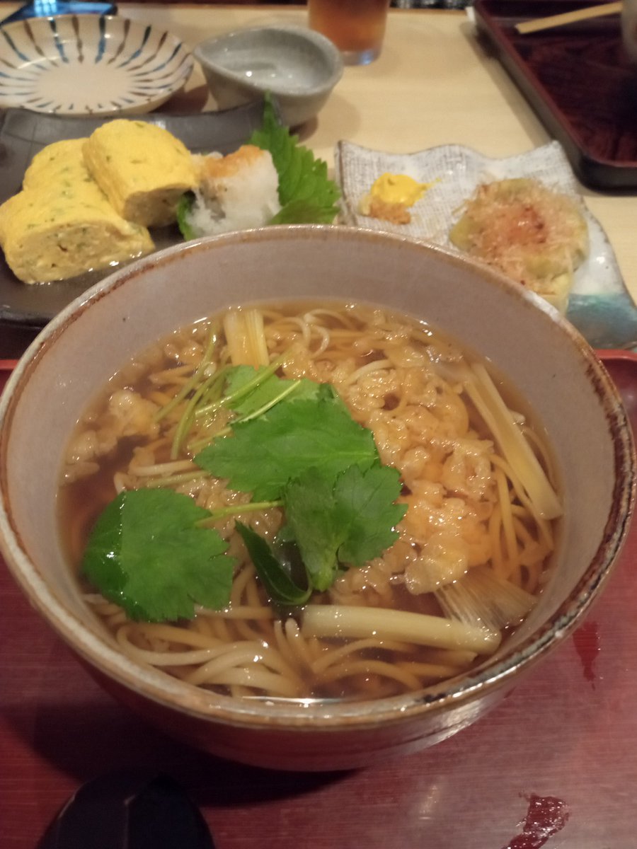 samuraimachi's tweet photo. 今日は、ゆっくりできなかったけど次回は色々食べてみたいおつまみばかりでした　おいしかった〜
特に青唐辛子のだし巻き卵はピリ辛で初めての味でした
#賀登利庵 https://t.co/CDBOPzH7HC