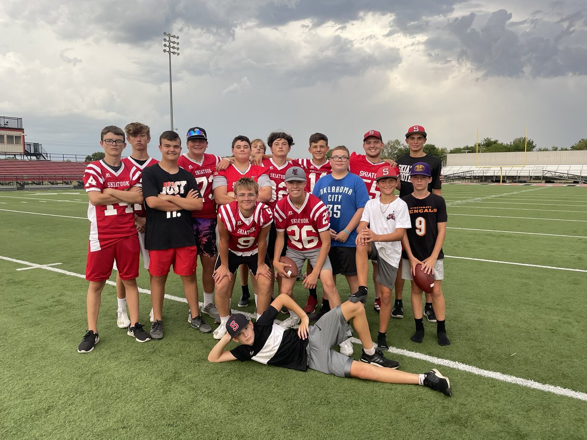 BULLDOG_FBL's tweet photo. 2022 Little League Camp! Bulldogs in action and loving it! https://t.co/EvaaNUa2PB