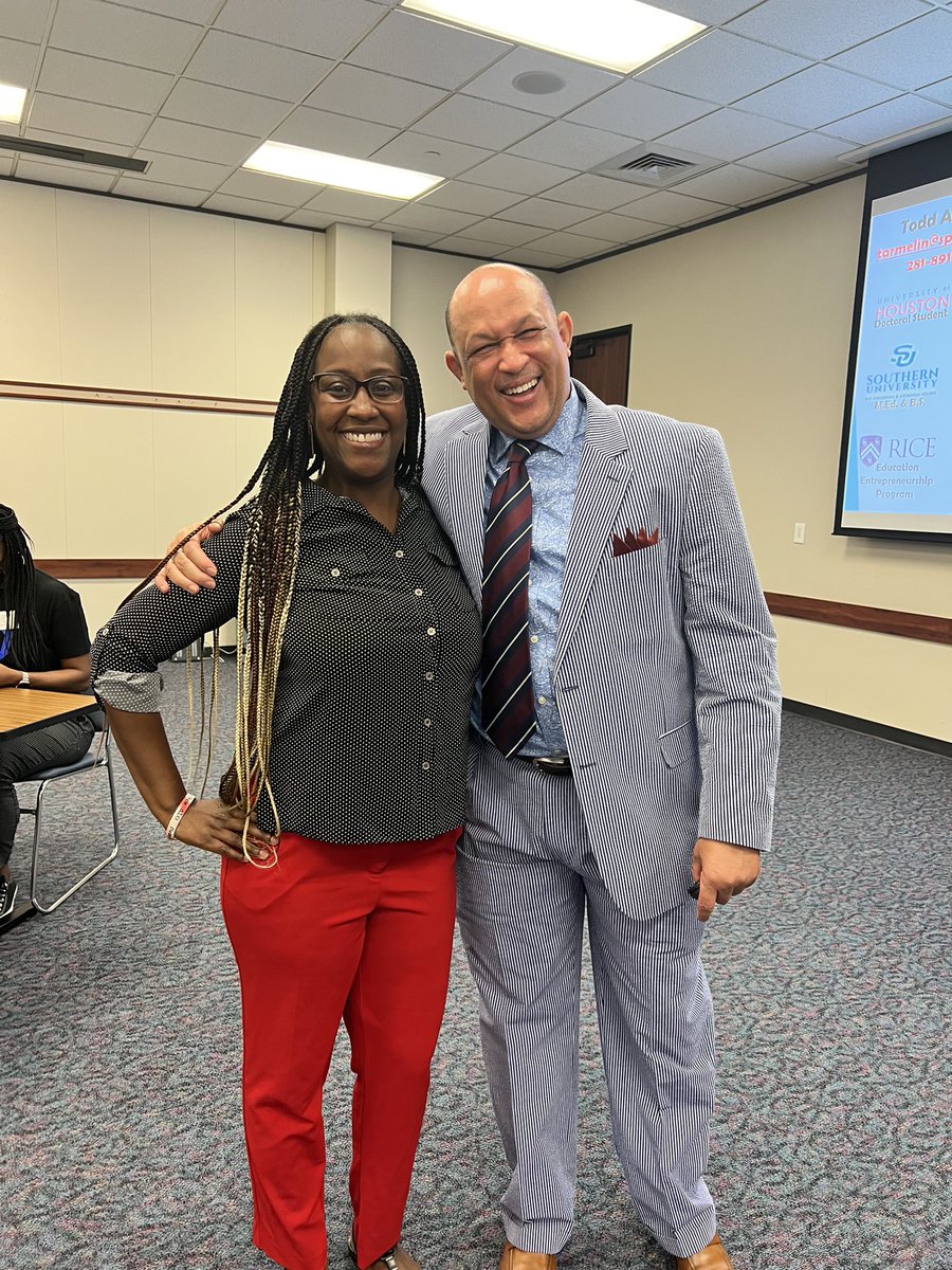 JClif_EdLeadHer's tweet photo. Such a informative and inspiring conference put on by @R4Leaders yesterday! Started off with @DrBradJohnson and an amazing keynote speech and continued with some of the best leaders in the area! I was also so happy to see two of my faves @rachelwalex & @mwalke0628! #APConf22 https://t.co/Zi77YeU4l2