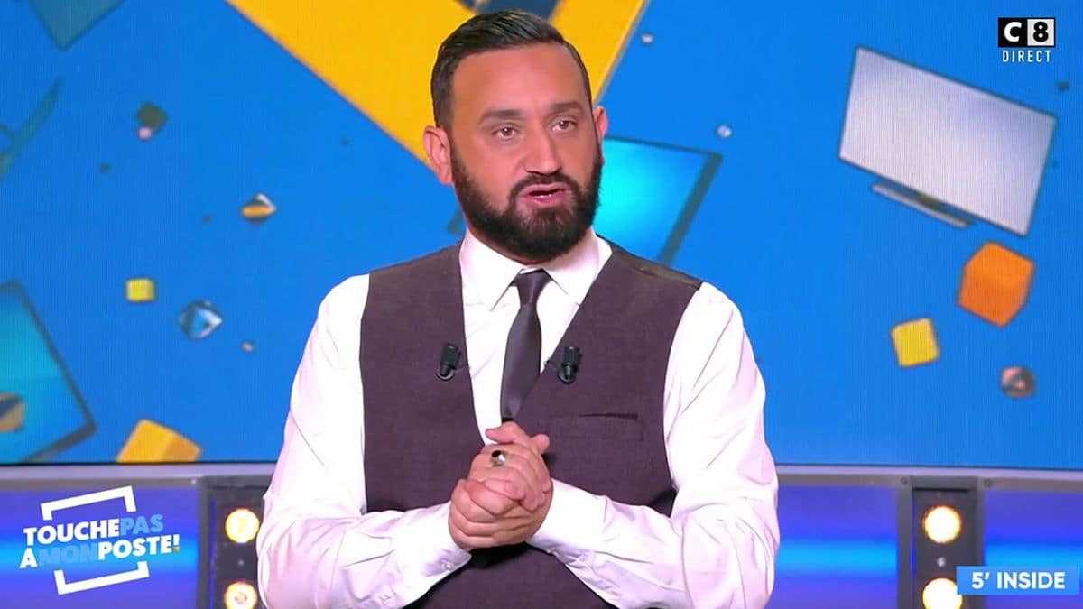 Boklatt's tweet photo. Hanouna à la rentrée : 
Mes ptits chéris, ce soir on va revenir sur le buzz de l'été :
#MagaliBerdah Je l'aime beaucoup en plus! J'ai encore mangé hier avec elle! Et jpeux vous assurer qu'elle regrette! D'ailleurs son compte cpf est vide!🤡🤡🤡 #berdahgateweek #SoutienBooba https://t.co/wLayzKgH8M