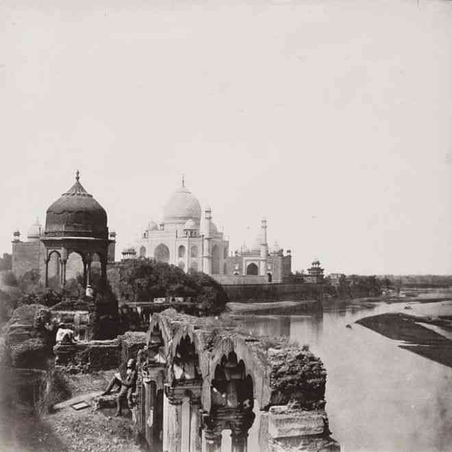 HISTORYPICS_IN's tweet photo. 1860 के समय का ताजमहल और उसके सामने मौजूद एक ऐतिहासिक इमारत के अवशेष. 

#Taj #TajMahal #mahal #Agra https://t.co/JJcY8AWrhA