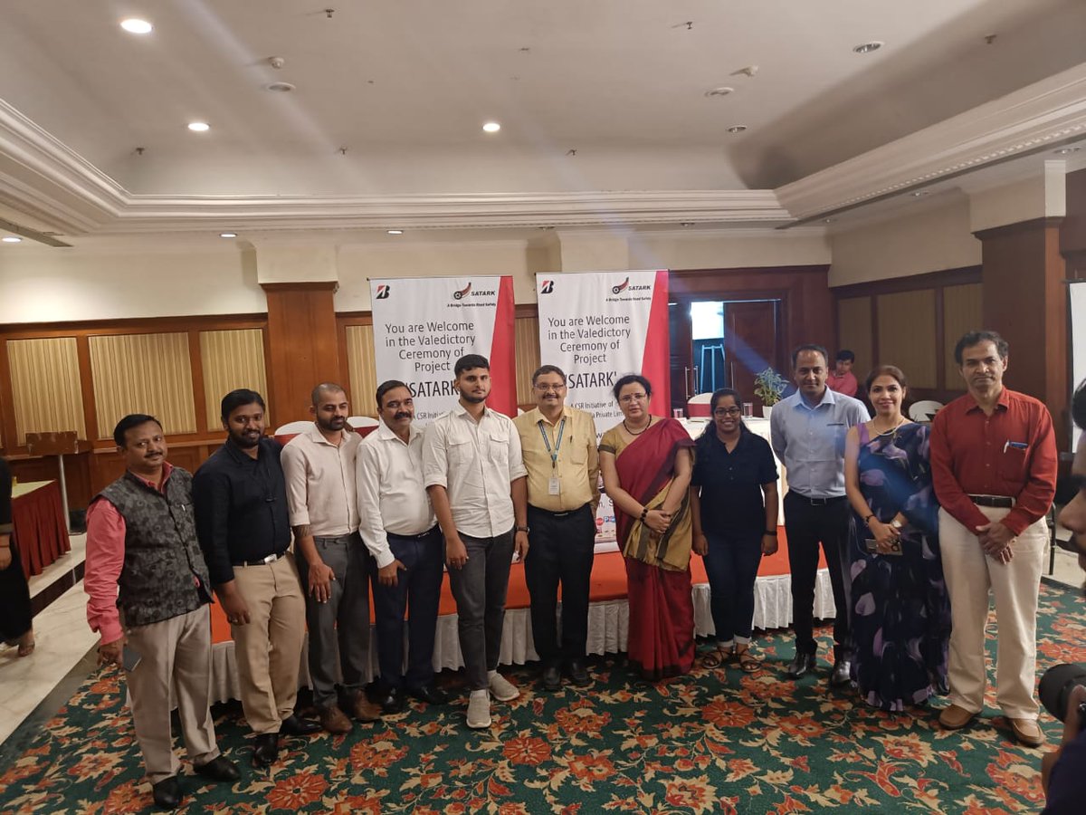 vardhaman_nss's tweet photo. Vardhaman College of Engineering Faculty Coordinator Mr N Srinivasa Reddy @nsreddy72 and Campus Student Ambassadors Mr Sohan Sai, Mr Rohit  and Ms Sruthi  received appreciation  awards for the successful completion of  Road Safety Program. 
@NSS_JNTUH 
@nssrdhyderbad https://t.co/3AlRNhyvV8