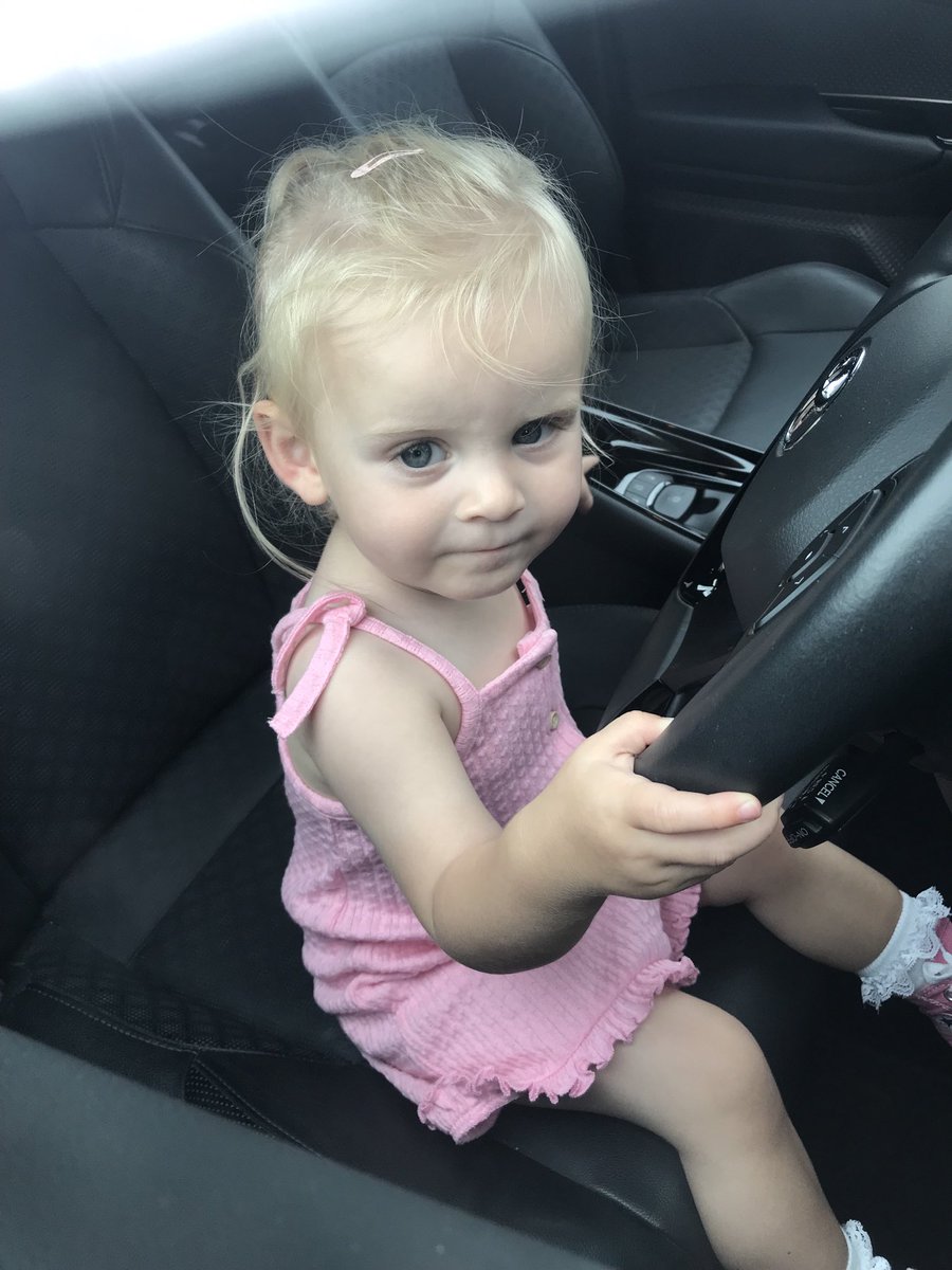 AgentLadyHJH's tweet photo. Insisted to drive us back home after swimming #NanNanlife https://t.co/AZ4Z9ZIp5n