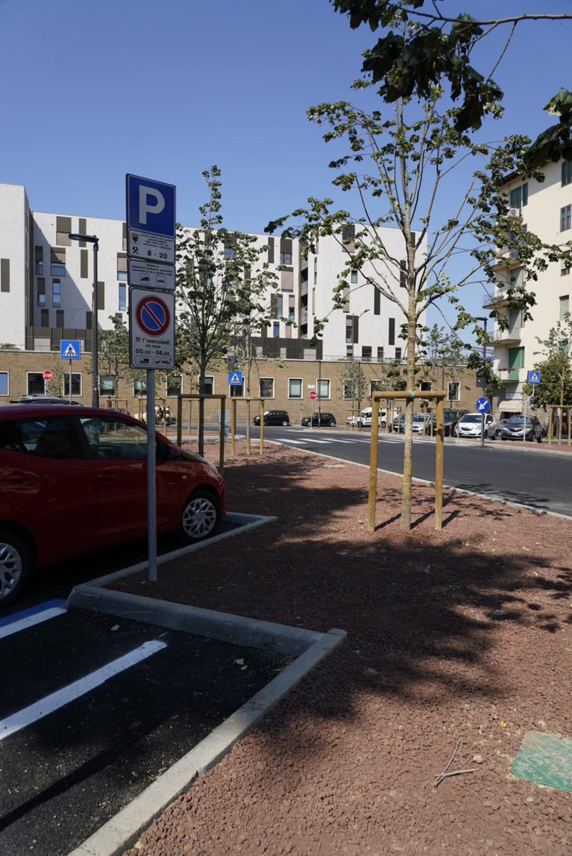 Ste_Giorgetti's tweet photo. Ecco la nuova piazza Baldinucci dopo #lavori di #riqualificazione: rifatta la carreggiata, razionalizzata la sosta, realizzate due grandi aiuole con alberi e siepi (piantate in autunno) e il nuovo impianto di illuminazione pubblica #lavorifatti #Firenzesmart https://t.co/yd29Zc3HpE