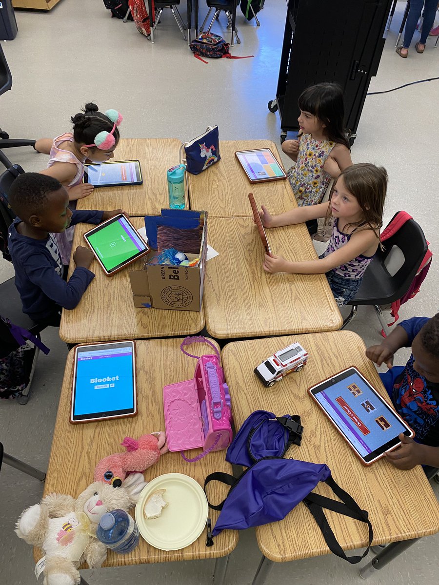 EJevdic's tweet photo. Some fun morning centers for the SK/1 classes. Our students are loving Blooket! #CampWonder @gecdsbpro #gecdsbslp2022 @ClaraHowitt @BethAdlam https://t.co/W9SO87ByLF