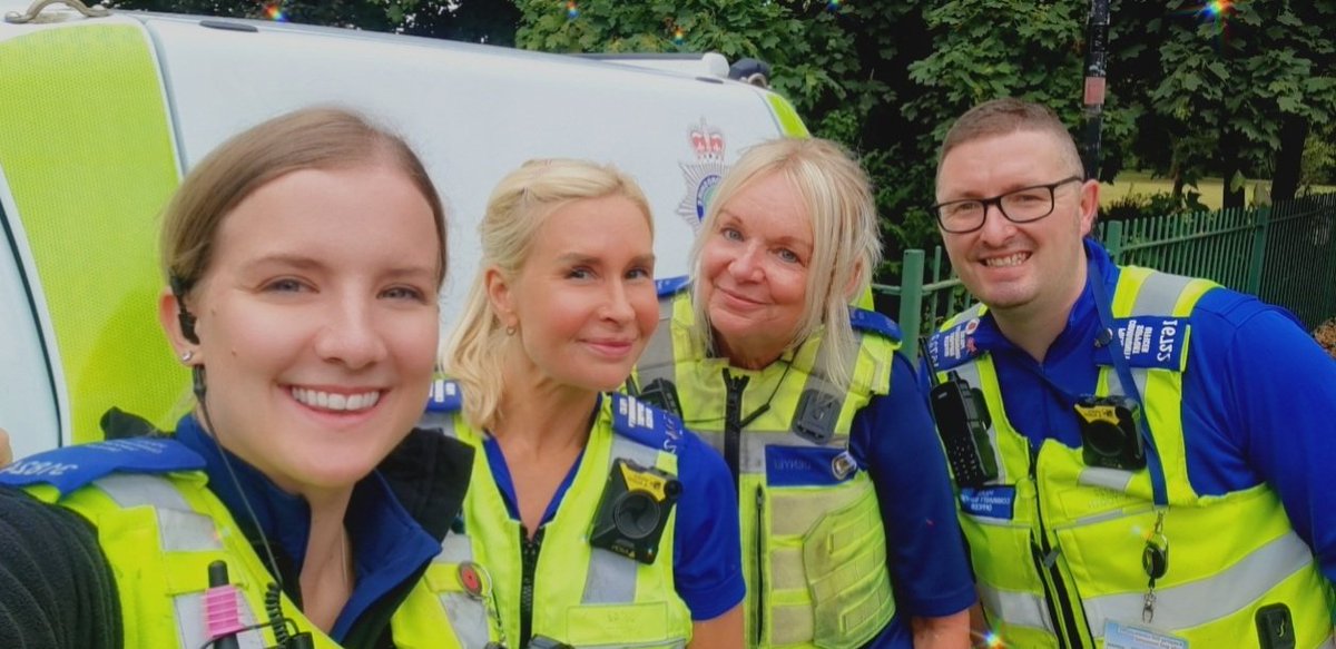 Joint Patrols for ASB with our staffs PCSO'S visiting out hotspot areas on the borders of Tettenhall & Staff @SStaffsPolice @WMPolice @WolvesPolice #ASBAwarenessWeek #Jointworking #Oneteam