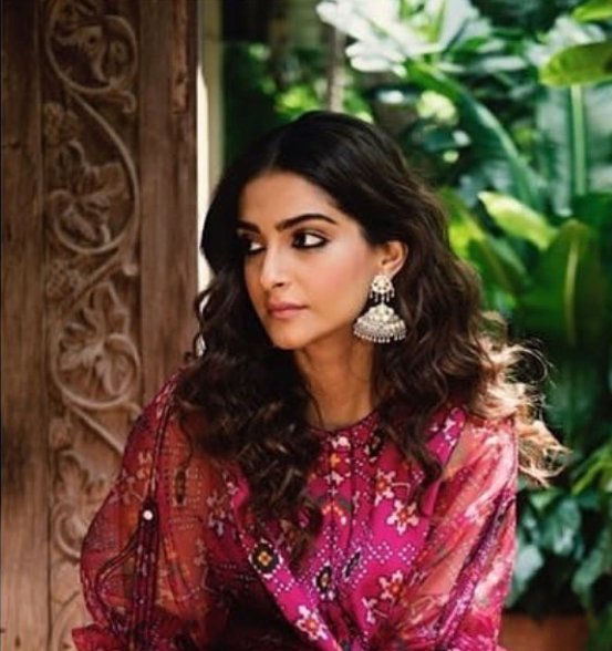 'I have eclectic taste, and I love vintage style mixed with glamour and old world charm'- Sonam Kapoor

#inaayatjewels #silverjewellery #indianbrand #indianfemaleentrepreneur #handmadeinindia #vintagejewellery #jewelleryhistory #entrepreneurship #sonamkapoor #celebrity #Bollywood