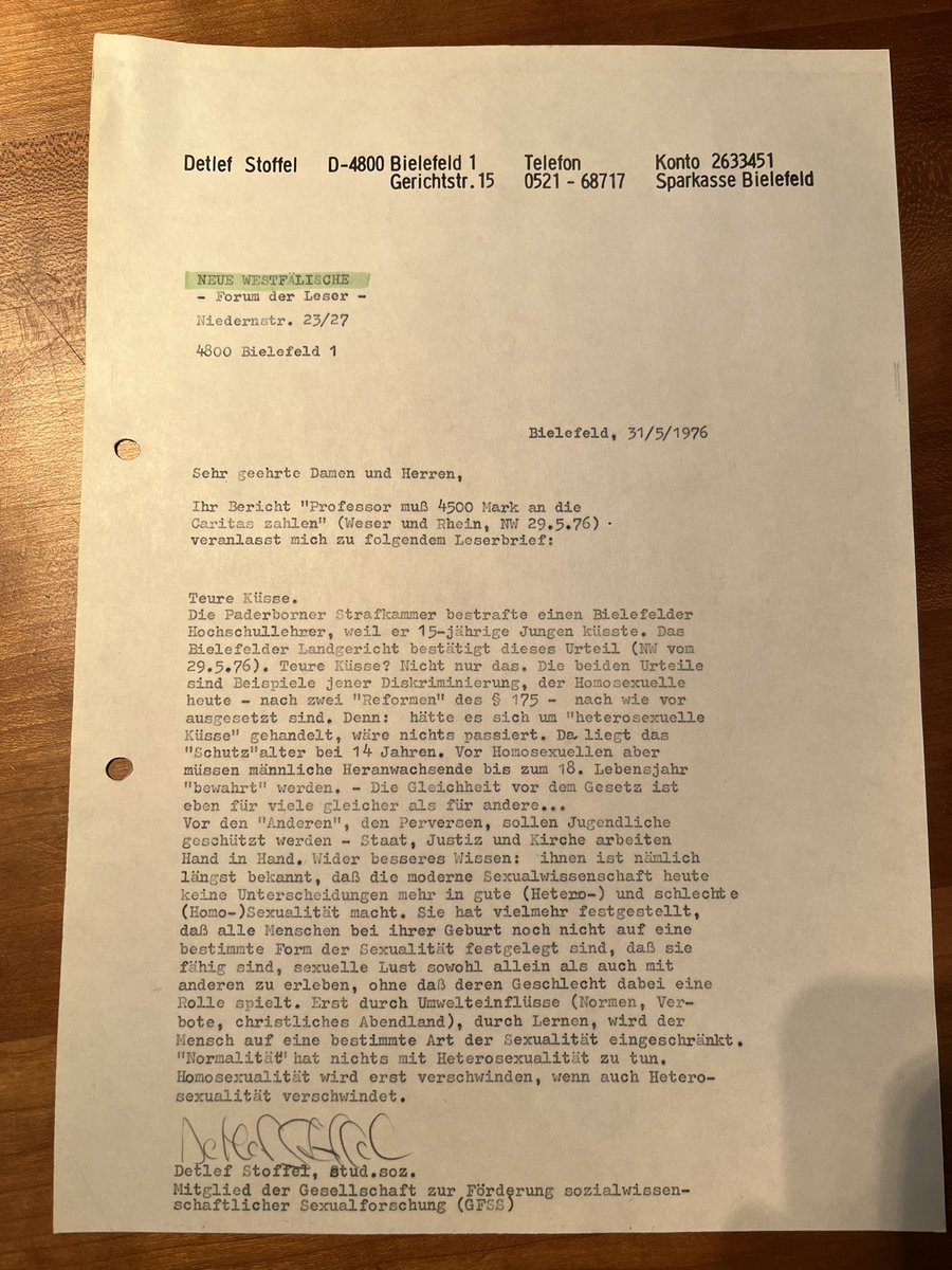 ingo_paetzold's tweet photo. Eine der ersten Schwulen Aktionsgruppen der 70er Jahre, die „Initiativgruppe Homosexualität Bielefeld“ feiert dieses Jahr 50 jähriges Jubiläum. Heute habe ich mich mit dem Gründungsmitglied Detlef Stoffel getroffen und in alten Dokumenten gekramt. Geschichte lebt. https://t.co/CL2y09b8a1