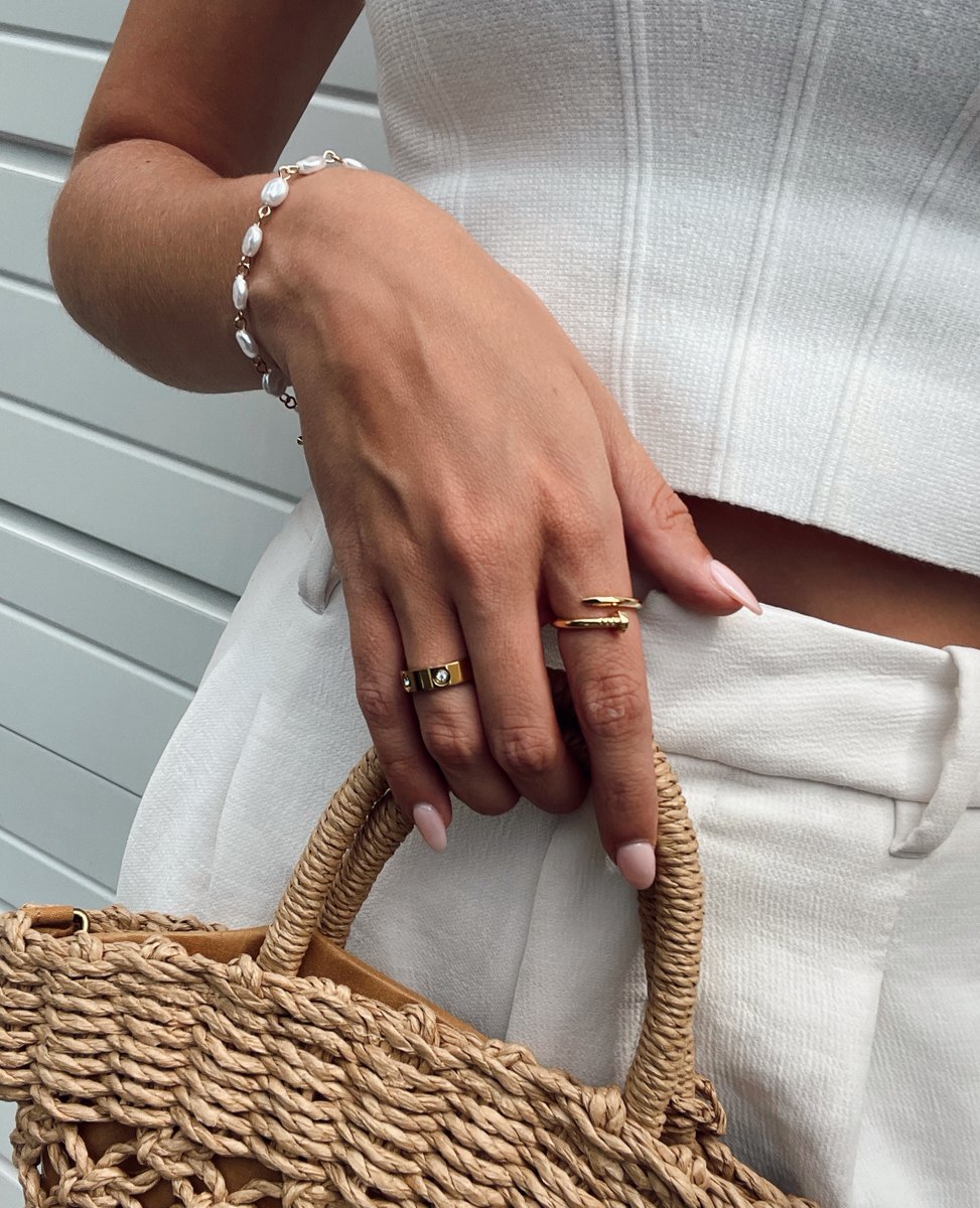 BobblesLace's tweet photo. The accessories to carry you through a beautiful weekend 🌤️ https://t.co/qLNiQPNoYk