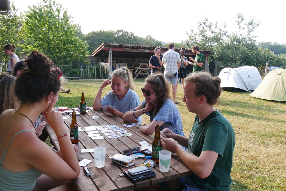 Les militant·es ont également pu participer à une action de perturbation de la visite du PDG de Total dans la région.

🧘Sans oublier des temps de partage et de repas ensemble. Et même une initiation aux danses basques !👯