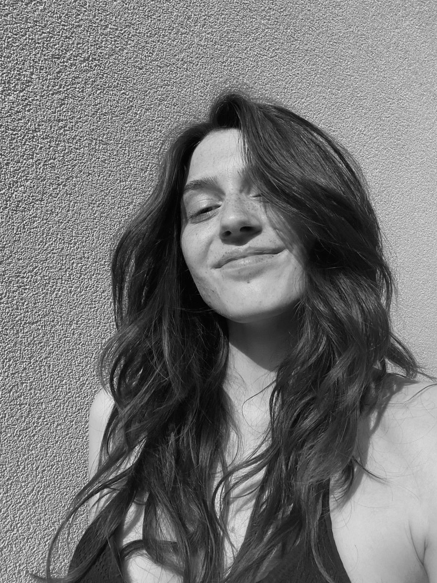 horxniall's tweet photo. can’t wait to start this journey with leigh-leigh🖤 #legionselfies https://t.co/1Z65gmBH3c