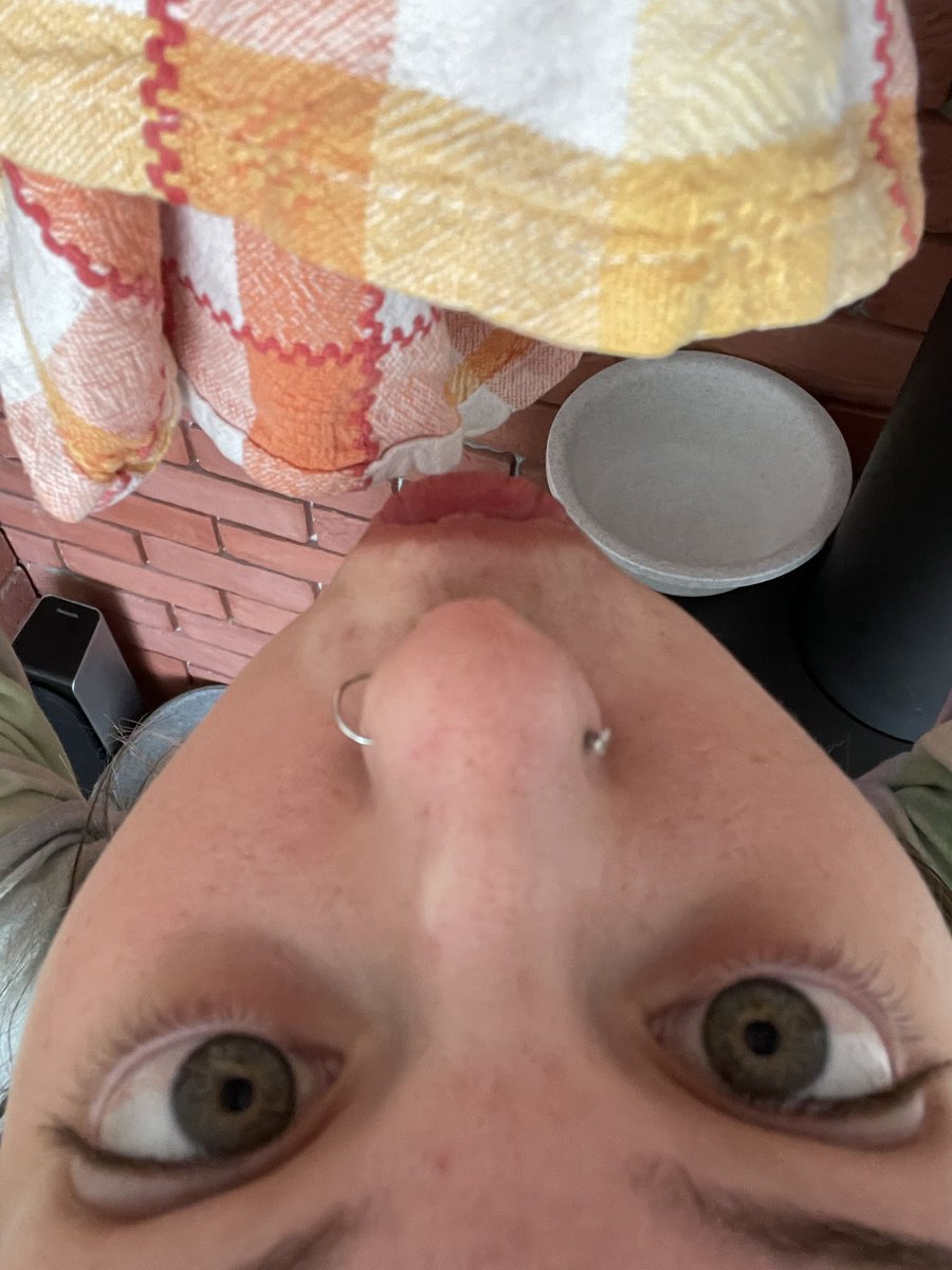 JakubCyja's tweet photo. POV: tvoje sestra ti ukradne telefon https://t.co/sm6L6fdnTX