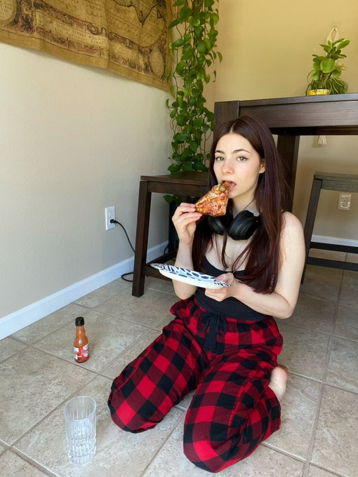 Pizza and boobs? https://t.co/8taMBl4gVZ<a href="/tag/p4a"class="tags"><span>#p4a</span></a><a href="/tag/nerdfighter"class="tags"><span>#nerdfighter</span></a><a href="/tag/vlogbrothers"class="tags"><span>#vlogbrothers</span></a><a href="/tag/dftba"class="tags"><span>#dftba</span></a>