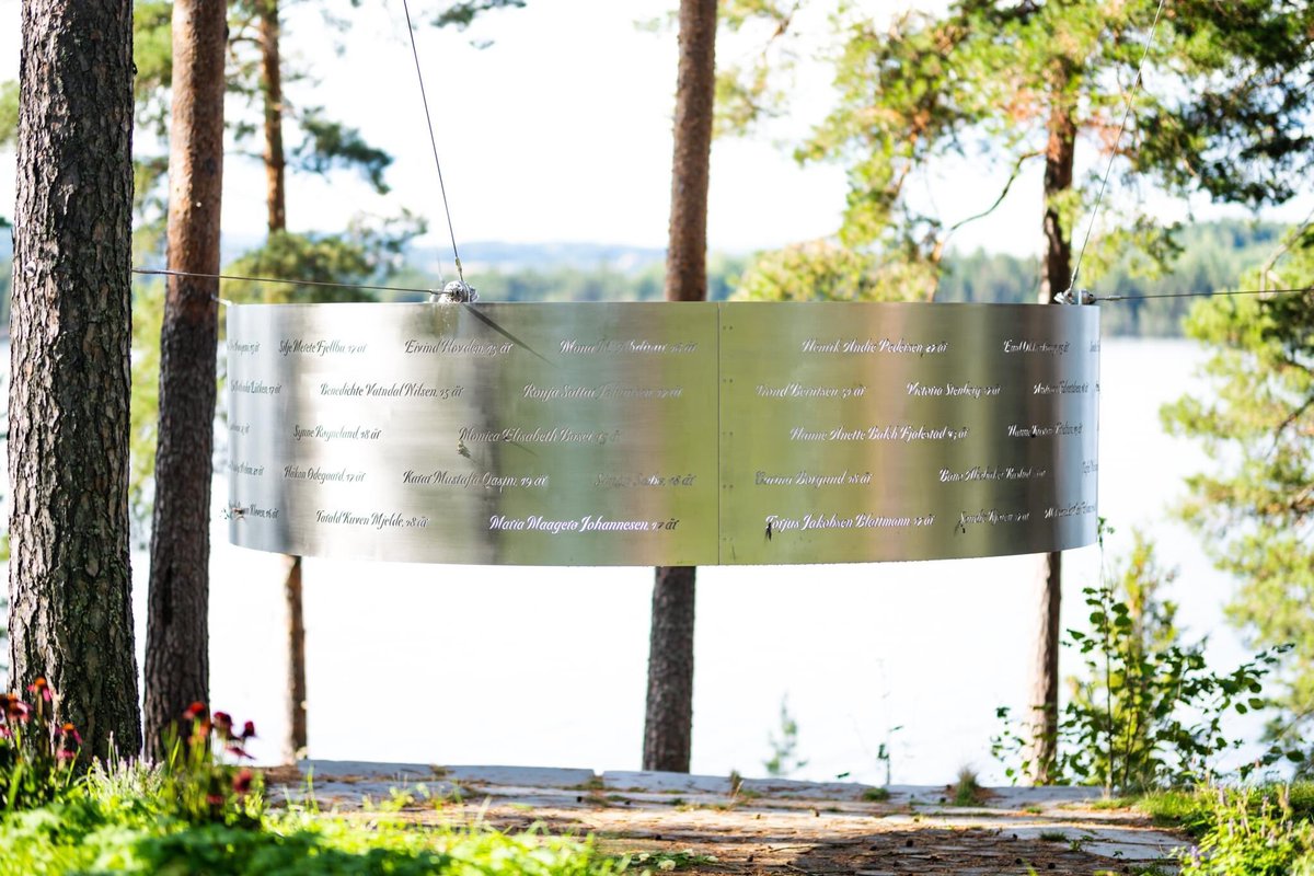 Today we remember our fallen friends. Utøya 11 years ago a terror attack on Labour Party, its youth and the values they stand for. We must never forgot. We must honor our friends by flight hate &amp; defending justice everywhere. Sahrawi people stand in solidarity with you 🇪🇭🌹🇳🇴