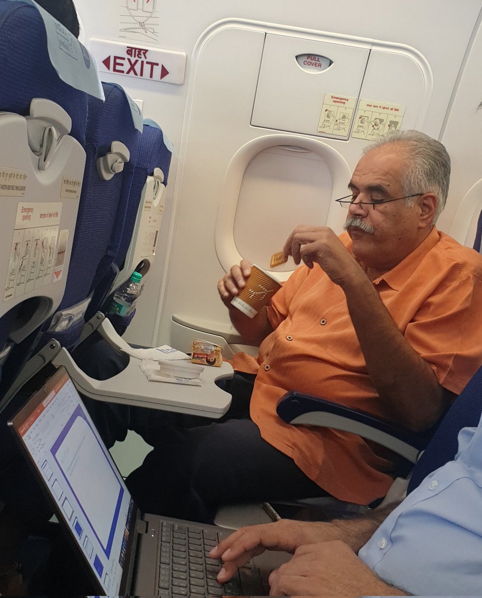 YPRajesh's tweet image. My fellow passenger on a @IndiGo6E BLR-DEL flight this week... Billionaire Rahul Bhatia, Promoter &amp;amp; MD, IndiGo, enjoying his Parle-G dipped in tea. 

Shows you don&apos;t have to be Richard Branson or V Mallya to build a successful airline with 57% market share.
