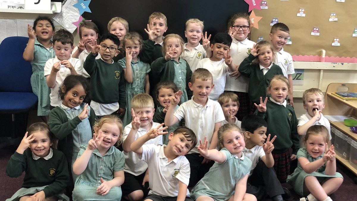 PeelparkClass3's tweet photo. Class 3 2022 🥰 You have all been amazing! 🌟 Thank you for being little superstars! Keep shining! 💫 Lots of love from Miss Carlton and Miss Munro! We will miss you! 💚 https://t.co/FQQ5DcQbjN