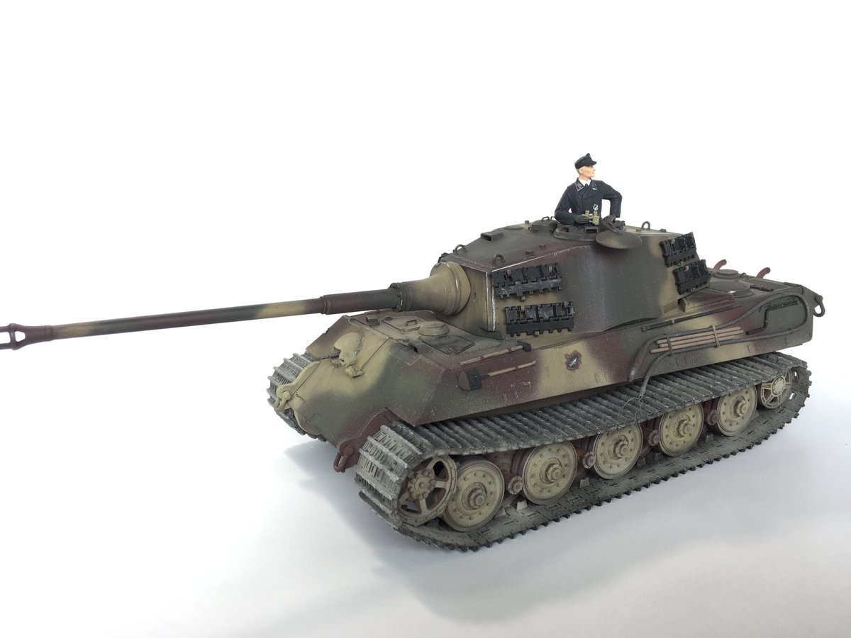 jp4_l70_a's tweet photo. 1/35 タミヤ キングタイガー
SS第503重戦車大隊 314号車 1945 ベルリン

どーしても歴戦感がだせない！
皆さんどうやってますか？

ヤフオク出品中 ご興味ありましたらぜひ
https://t.co/HbJoVqlshn

考証・雑感など
https://t.co/swsPZsZoVn

#戦車　
#tank
#プラモデル　
#scalemodel
#Tiger II https://t.co/V0RmJsy7Cb