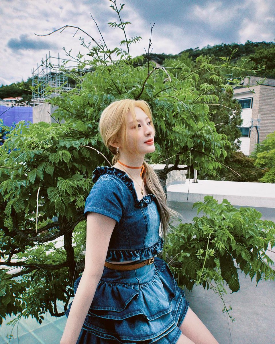 yoonsreeun's tweet photo. the best view ever. it's always with fairy sseni. https://t.co/3Z3SKU5swC