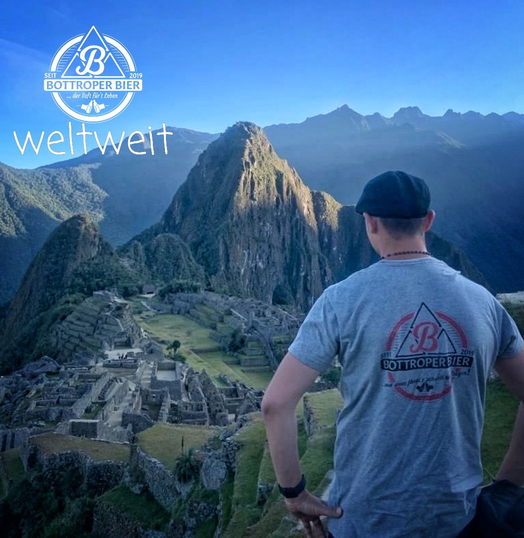 BottroperBier's tweet photo. Während der Hochzeitsreise durch Peru schicken uns Rafał und Marisa viele Grüße! 
Nach 4 Tagen Wanderung und Überwindung des "Dead Woman's Pass" auf 4215 Meter war endlich Machu Picchu in Sicht! 
Ein Hammer-Foto für"BOTTROPER BIER - weltweit"
Vielen Dank und noch eine gute Reise. https://t.co/LKGJ8rhwRI