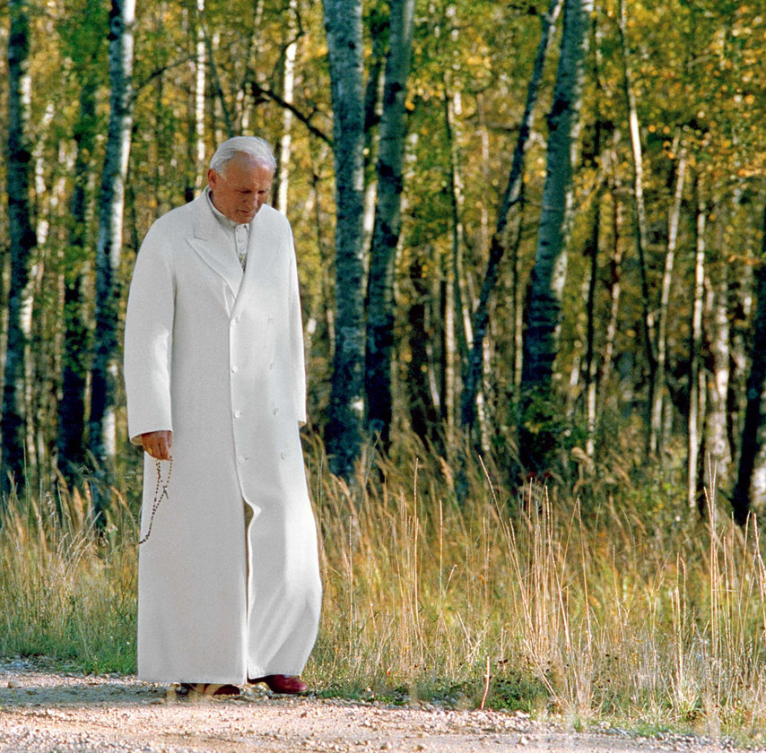 Try a walking rosary every now and then.

Try to keep the image of the mystery in your mind as you pray and walk the decades.

Not only is it good for your soul, but the 30 minutes it takes to walk a rosary lowers your risk for stroke, diabetes, and more.

#catholic
#fitness