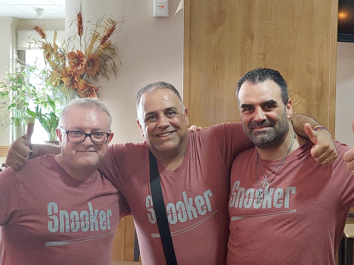 Estrenando las camisetas.