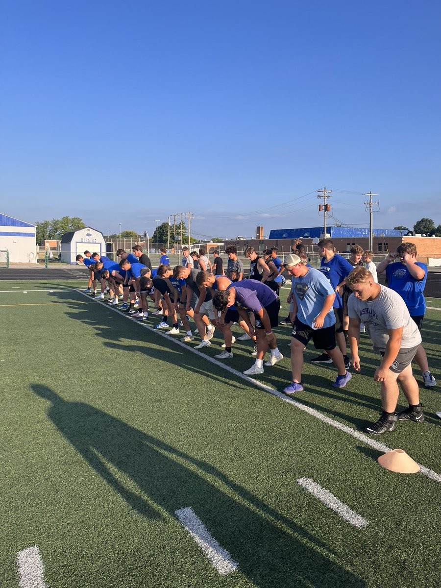 Middie_Football's tweet photo. Summer Camp wrapped up today with a final team conditioning session. Great work men! https://t.co/hxjcI0xZAR
