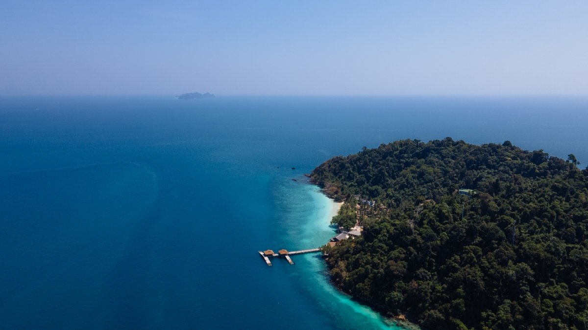 PunchMedia1's tweet photo. In today's hospitality news, what do you #dream of when you imagine a tropical Thai #island; unspoiled beaches, crystal clear seas, a trek in lush #rainforest, a soothing Thai massage or delicious food? Find these and more at #Pimalai Resort & Spa. More at https://t.co/5QRZtFEpoH https://t.co/3M3dPajobN