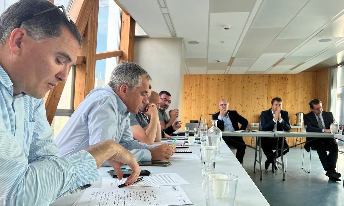 🏭Avenir de la Fonderie de #Bretagne 
Ce matin avec les élus locaux nous avons rencontré les organisations syndicales CGT et CFE-CGC de la #FonderieDeBretagne.
Ensemble nous avons échangé de manière constructive sur le projet de reprise de la #FDB par le groupe allemand Callista.