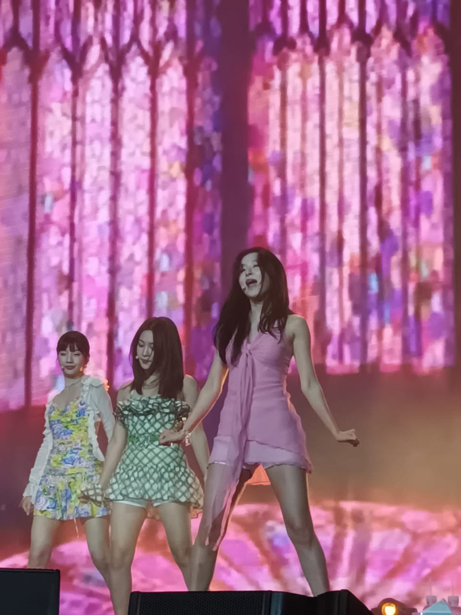 myseulgi0210's tweet photo. 220722 #IREEN #WENDY #JOY #YERI #SEULGI at Be You Concert @ Manila, PH ?
#BeYouWithRedVelvet #redvelvet https://t.co/bNvMOb9WPI