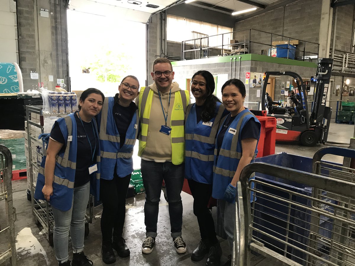 FoodCloud's tweet photo. Thanks to teams from @PIMCO Ireland for volunteering with us during their Global Month of Volunteering, highlighting their commitment to zero hunger by improving nutrition, promoting sustainable agriculture &amp; supporting food banking globally to redirect food. #volunteerheroes https://t.co/3eExd7SJiz