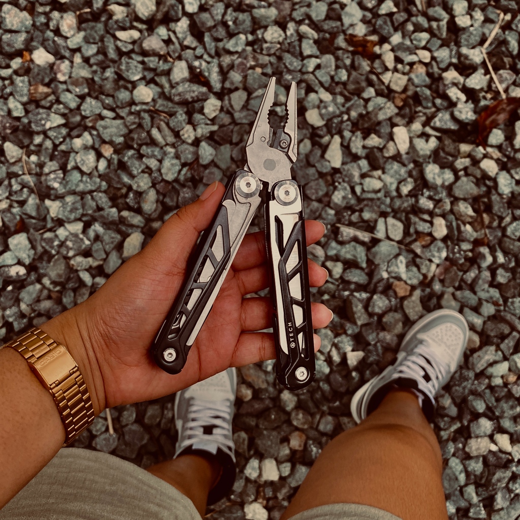 Atechgo's tweet photo. A very compact and durable multitool!

Constructed using 100% durable stainless steel so it can withstand daily usage. An ideal gift for handymen as it is very compact and can be carried anywhere they go! It also has 13 handy functions that are great for unexpected fixes.

#edc https://t.co/XkH0v9tlH6