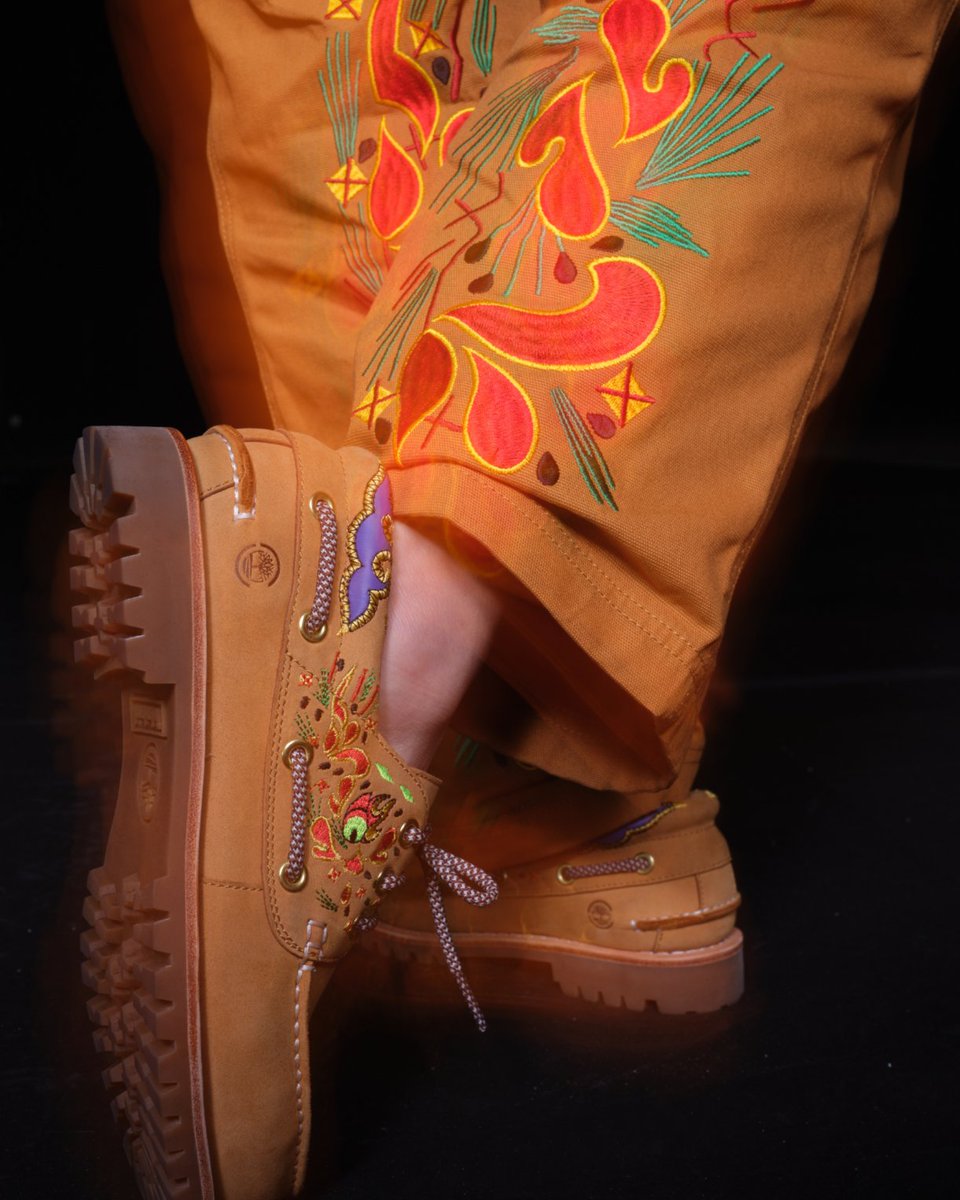 Timberland's tweet photo. Recycled &amp; re-styled.

Taking inspiration from the Chinese-folk aesthetic, the Timberland x CLOT 3 Eye-Lug Handsewn hits different with a custom silhouette featuring an uptilted toe upper reminiscent of a growling dragon’s head.

https://t.co/eb8jyKSOu3

#CLOT #CLOTXTIMBERLAND https://t.co/LbrSGM3Apw