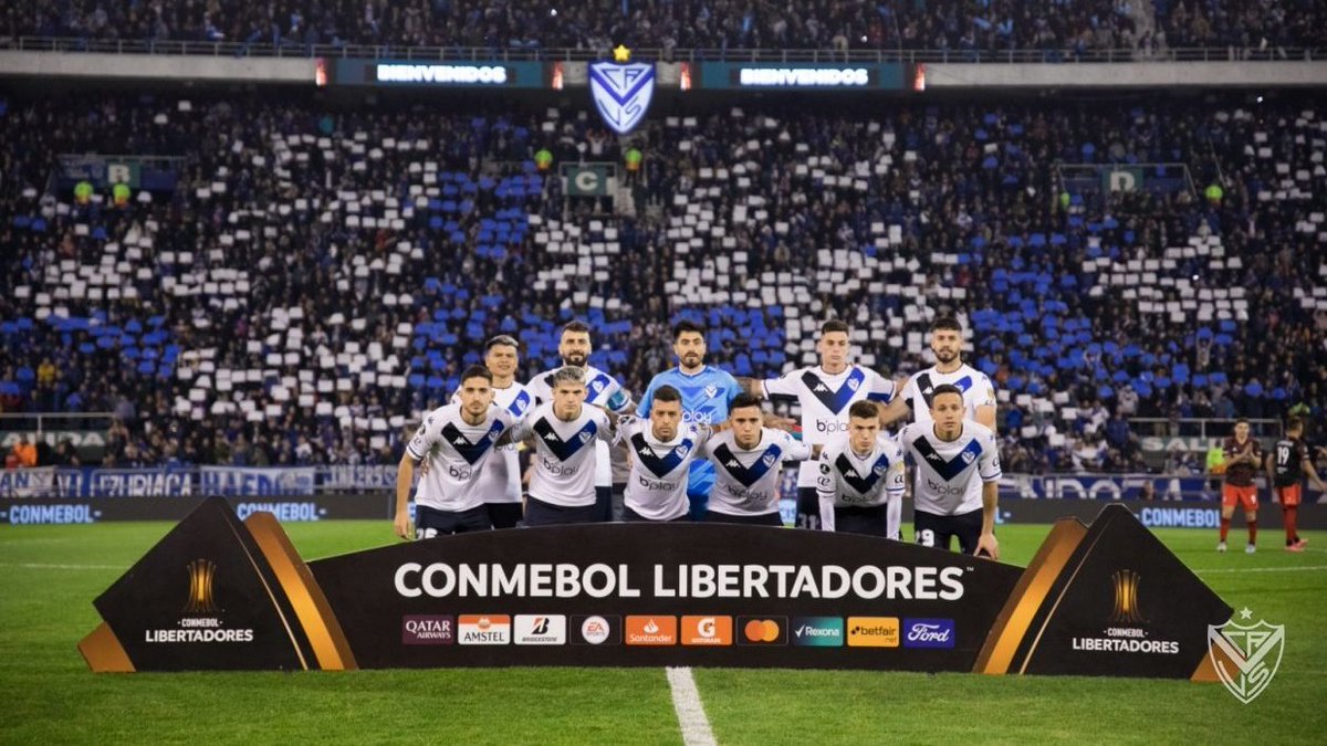sabadovelezok's tweet photo. ⚠️ Nuevas multas de Conmebol a #Vélez, esta vez por la serie ante River:
📌 U$S10.000 por uso de pirotecnia
📌 U$S5.000 por incumplir los parámetros del cesped
📌 U$12.500 por falta de alcanzapelotas
📌 U$S5.000 por ingreso de astas para banderas de la hinchada https://t.co/grv8h65DVz